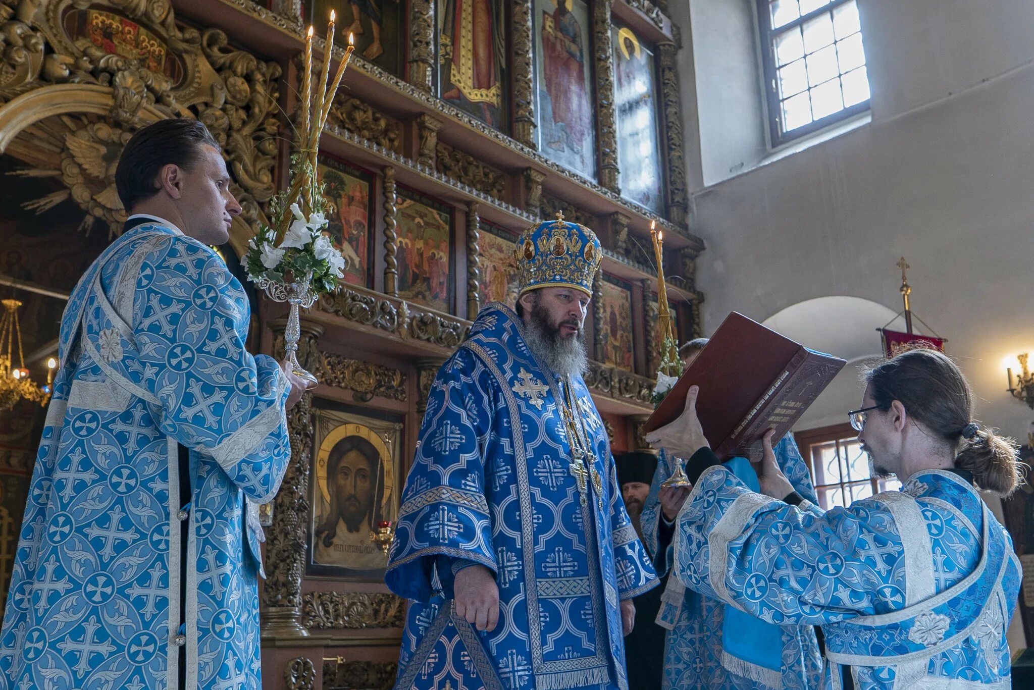 наместник монастыря епископ