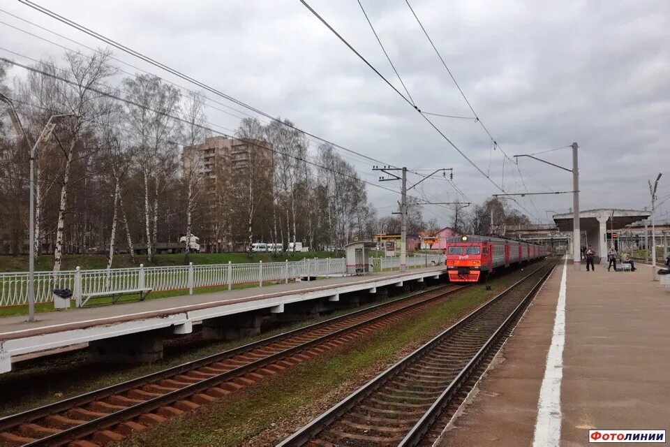 Пискарёвка станция ЖД. Ж.Д.станция Пискарёвка СПБ. ЖД станция ручьи Санкт-Петербург. ЖД платформа Пискаревка.