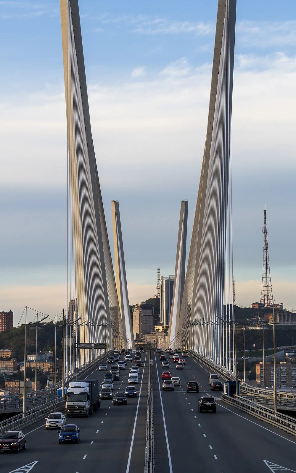 Золотой мост через бухту золотой рог. Владивосток золотой мост колонна. Владивосток мост через бухту золотой. Мост золотой рог владивосток. Владивосток мост через бухту золотой.