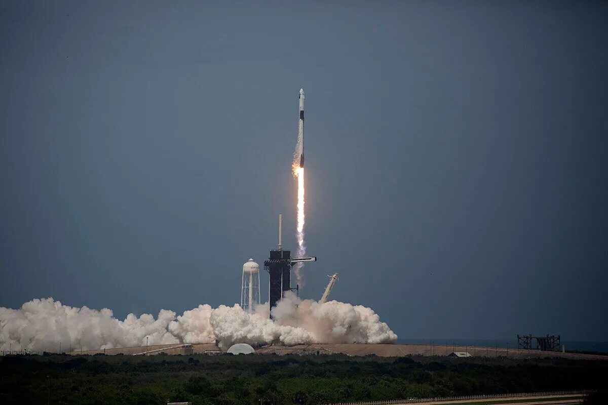 Launched into space. Ракета spacex falcon 9. ⚡️ракета falcon 9 с кораблем crew dragon с. запуск космического корабля spacex crew dragon.