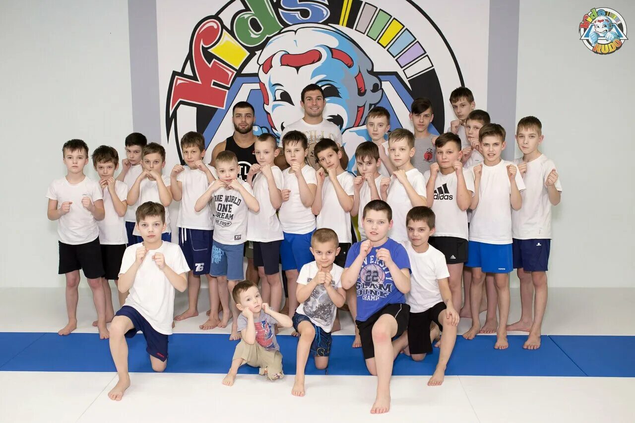 спортивные футбольные школы в москве. акробатика для девочек 6 лет. школы дзюдо в москве. детская акробатика. детские спортивные школы москвы.