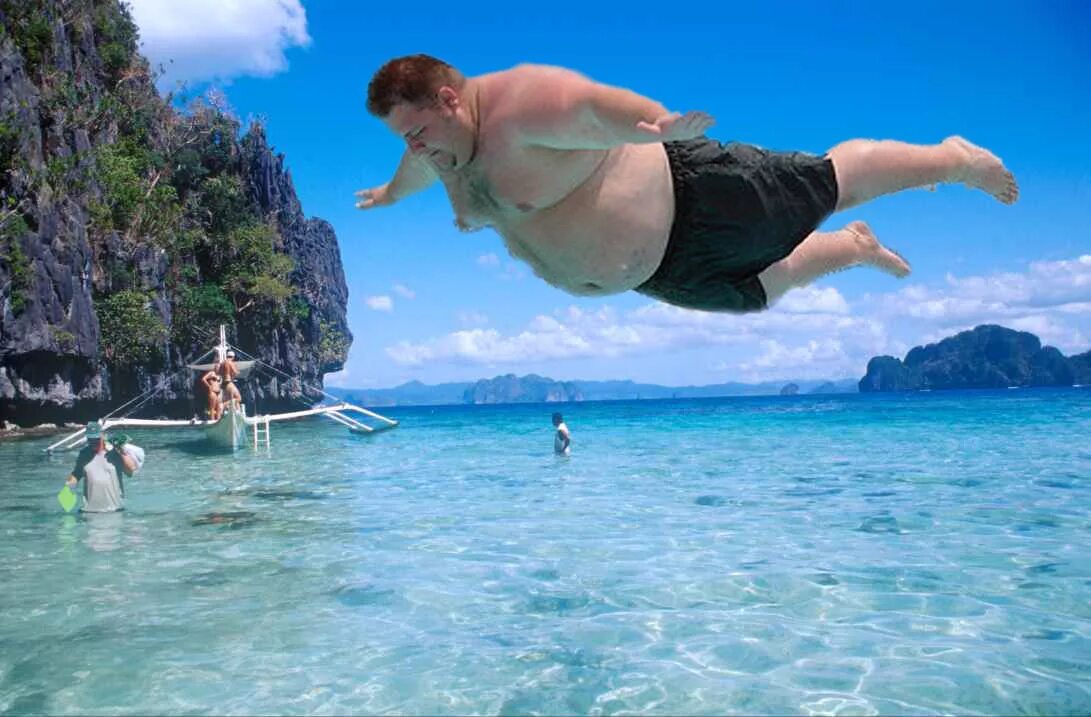 Толстуха в бассейне. Смешные люди на пляже. Толстый мужик прыгает в воду. Прыжок в море. Смешные фотосессии на море.