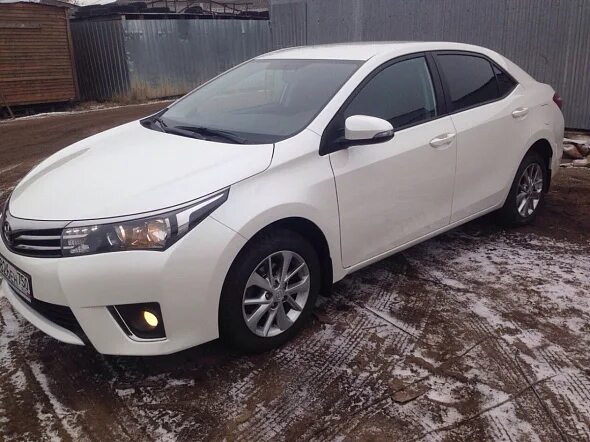 Тойота королла частные объявления. Toyota corolla 2014 белая. тойота королла 2014г автомама. фото битой тойота королла 2014.