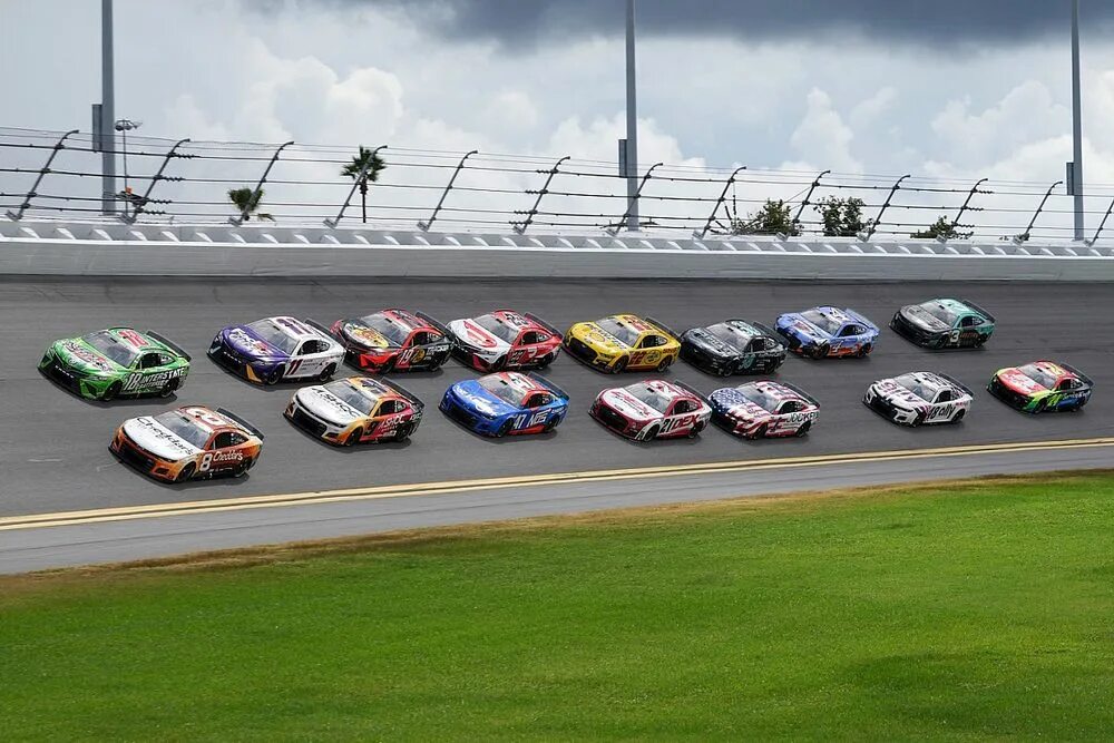 Series 2022. NASCAR 2022. 2022 NASCAR Cup Series фото. Denny Hamlin car 2022 NASCAR. Наскар 2022 календарь.