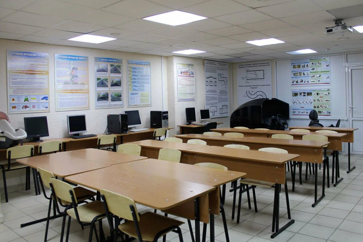 организация учебных центров. коворкинг вшэ мясницкая. образовательный центр для детей. современный класс. интерьер школьного класса.