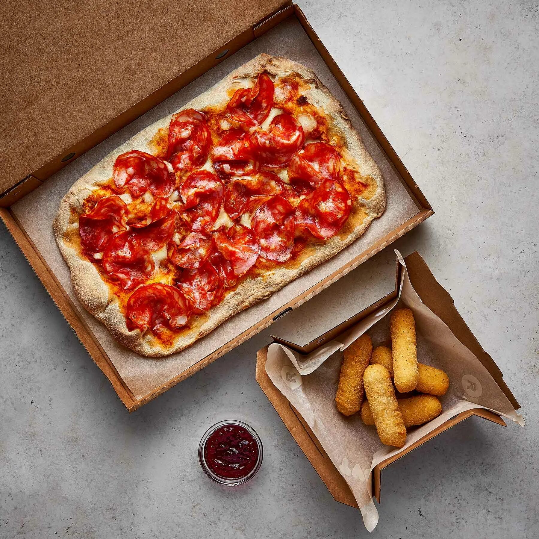 Твоя пицца день рождения. Римская пицца пепперони. TVOЯ pizza delivery. Самая необычная пицца. Римская пицца комбо.