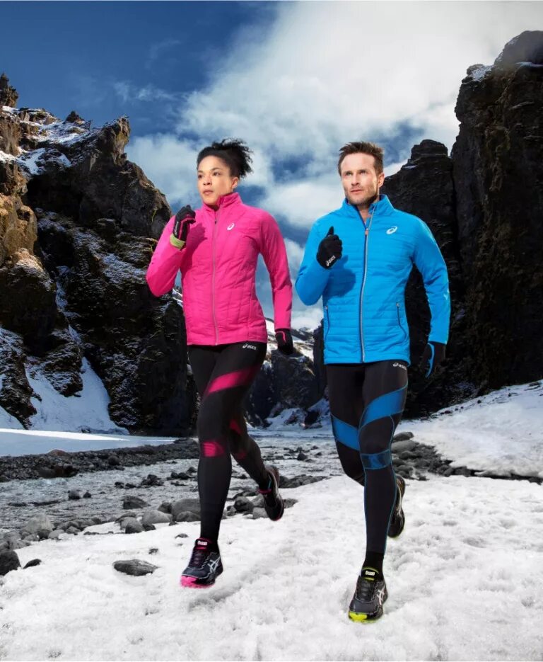 Одежда для бега. Экипировка для бега зимой. Спортивная одежда для бега зимой. Спортивная одежда для бега зимой женская.