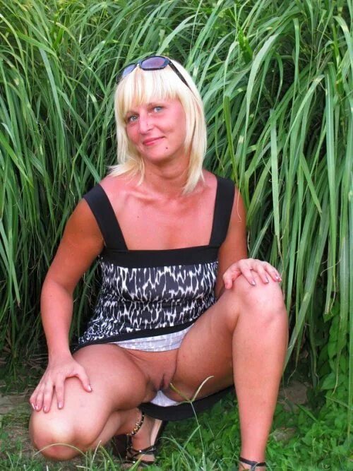 50-летняя без трусов выложила свои интимные фотки