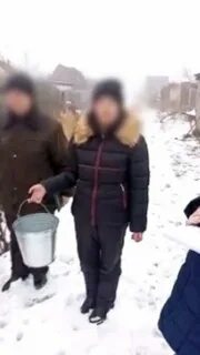 Женщина родила в ведро