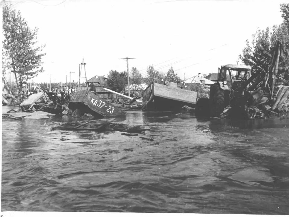 Наводнение в абакане в 1969 году. Наводнение в абакане в 1969 году. Наводнение абакан 1969. Наводнение абакан 1969. Наводнение в барнауле 1969.