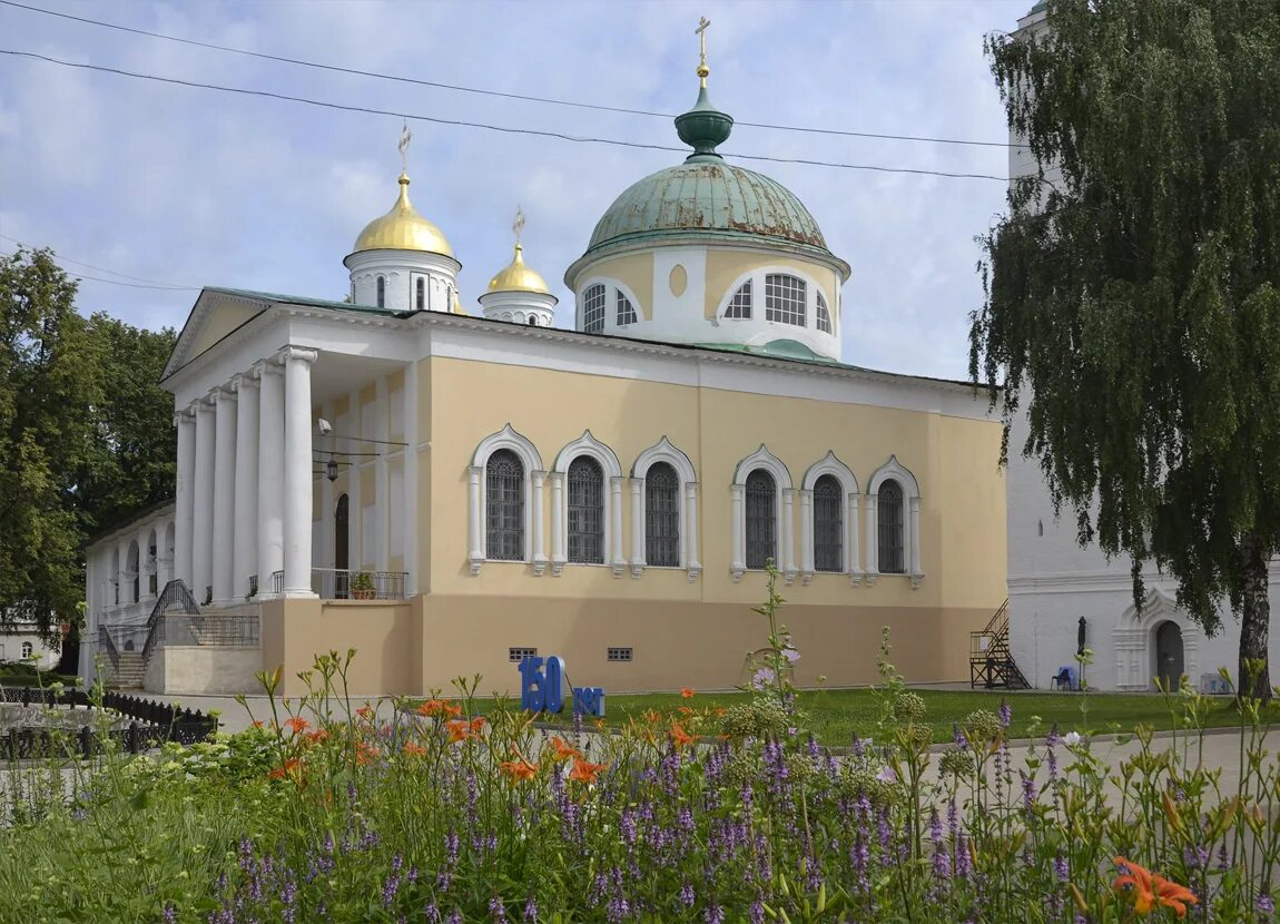 Богоявленская площадь 25 ярославль. Храм ярославских чудотворцев Ярославль. Входоиерусалимская Церковь Ярославль.