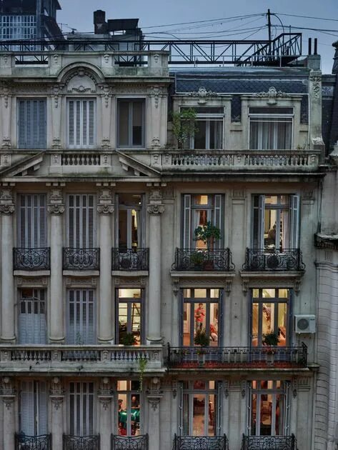 Окна парижа фото While in Lockdown: A Few Beautiful Parisian Façades :: TIG Digital Publication C