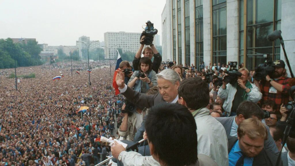 Путч 1991 Ельцин. ГКЧП август 1991. Августовский путч 1991 года Ельцин. Белый дом в Москве 1991 путч. Событие 20 августа