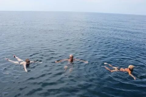 Купание в открытом море