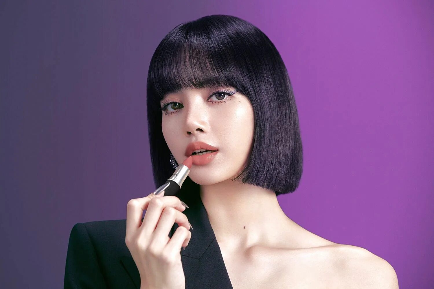 Lisa new woman mv. Lisa обои. Lisa new woman mv. Lalisa blackpink. Лиса блэк пинк.
