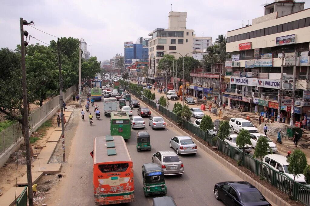 Dhaka бангладеш. Народная республика бангладеш столица. Бангладеш столица район гульшан. Бангладеш площадь. Бангладеш перенаселение.