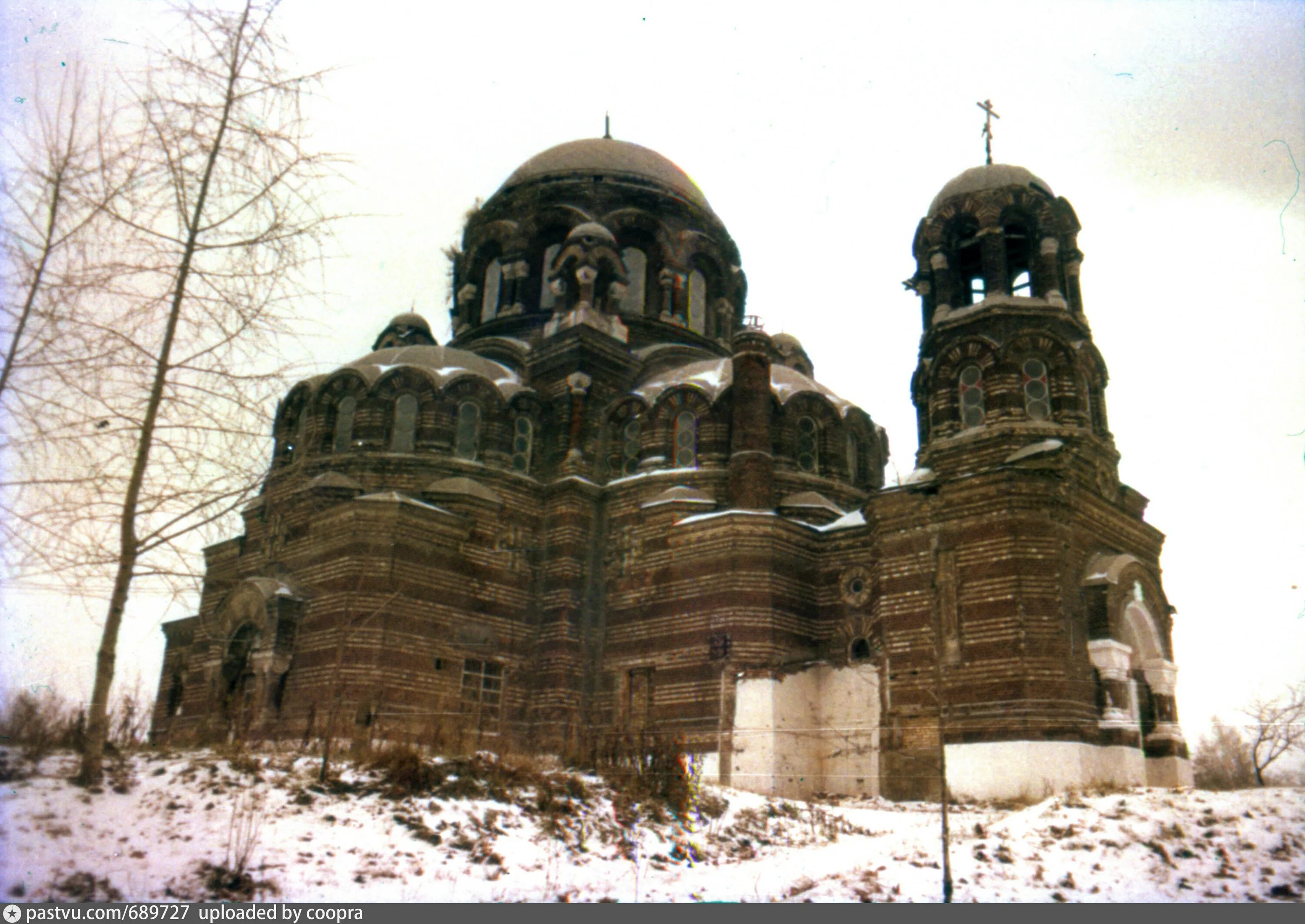 Щурово пресвятая троица. Троицкая Церковь Щурово. Храм Щурово Коломна. Коломна Щурово Церковь Троицы Живоначальной. Троицкая Церковь Щурово внутри.