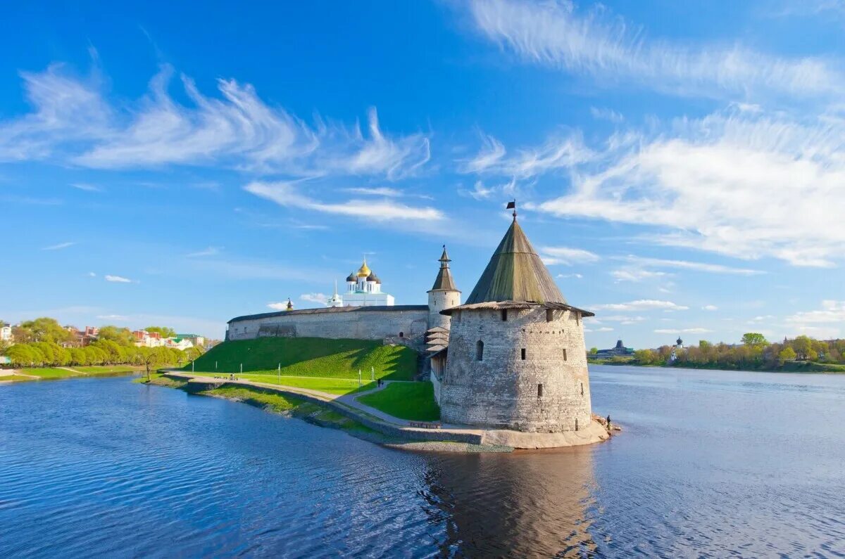 Тур печоры из спб. Псковская область псковский кремль. псков-печоры талабские острова. псков изборск печоры пушкинские горы. псковский кром псков вид сверху.