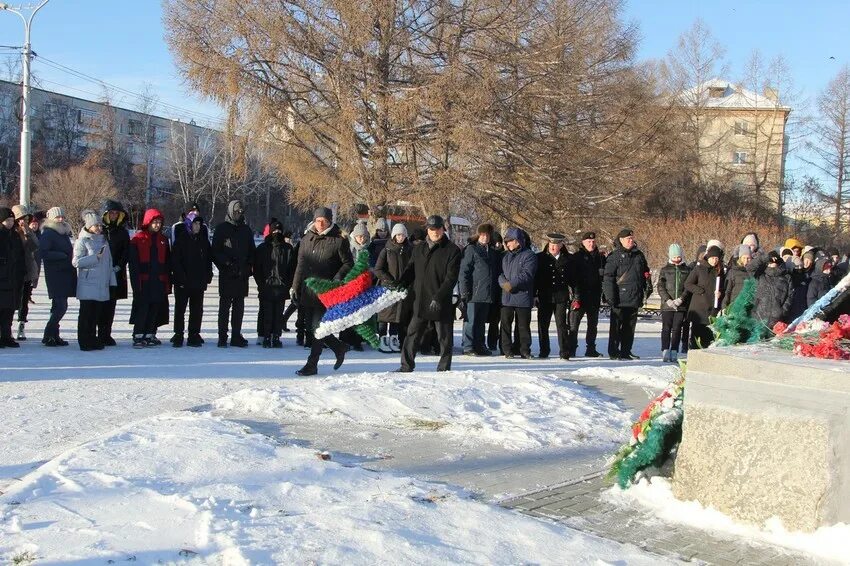 Новости ру каменск уральский. Каменск Уральский героев Отечества. День героев Отечества. Каменск Уральский день Победы памятника Кунавину. Фото-Каменск.ру Каменск-Уральский депутат Кукарин.