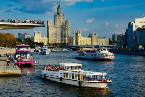 Экскурсия на лодке в москве