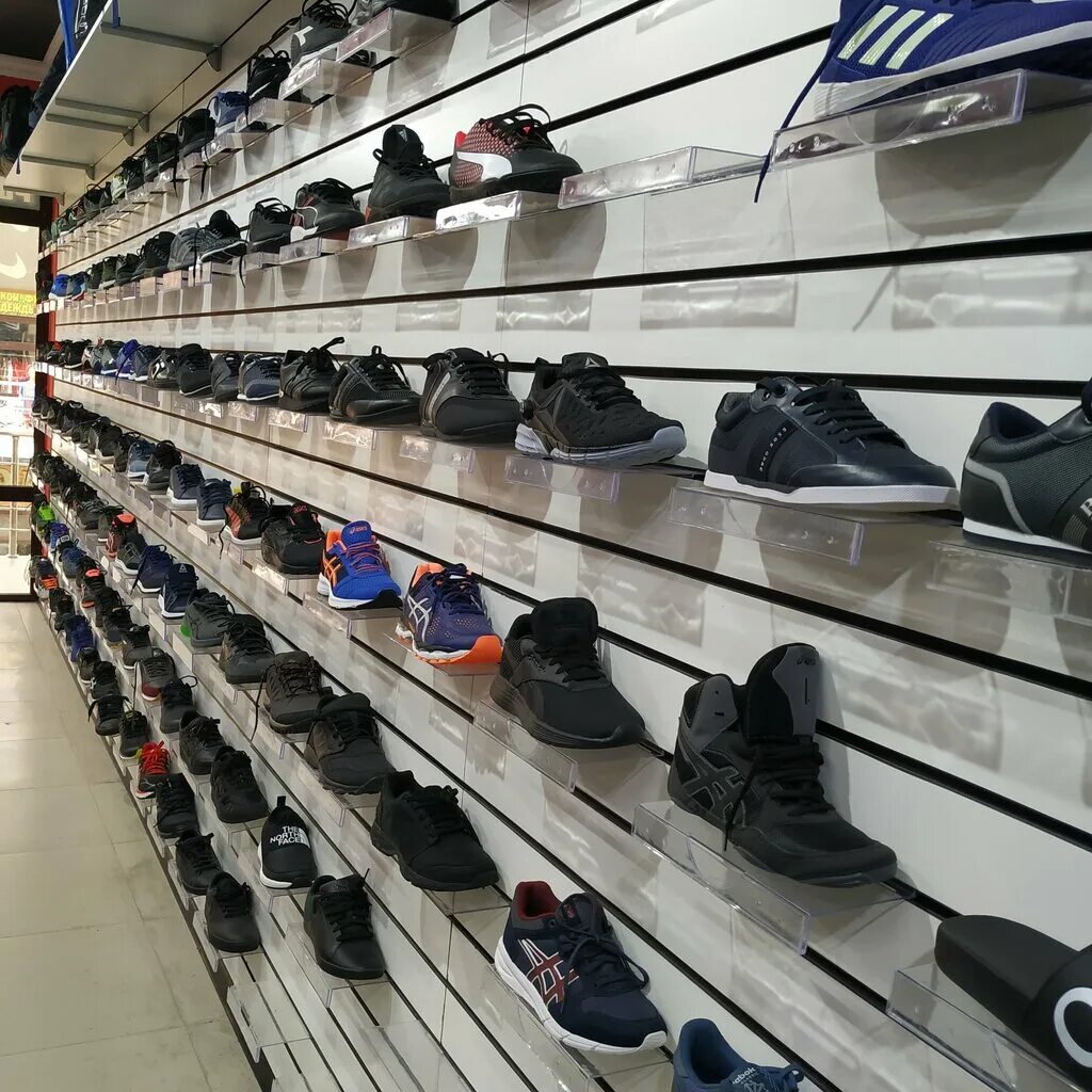 Магазин одежды хасавюрте. Одежда для малышей в хасавюрте. Спортивная одежда и обувь. Магазин итальянской одежды. Город хасавюрт магазины мужской одежды.