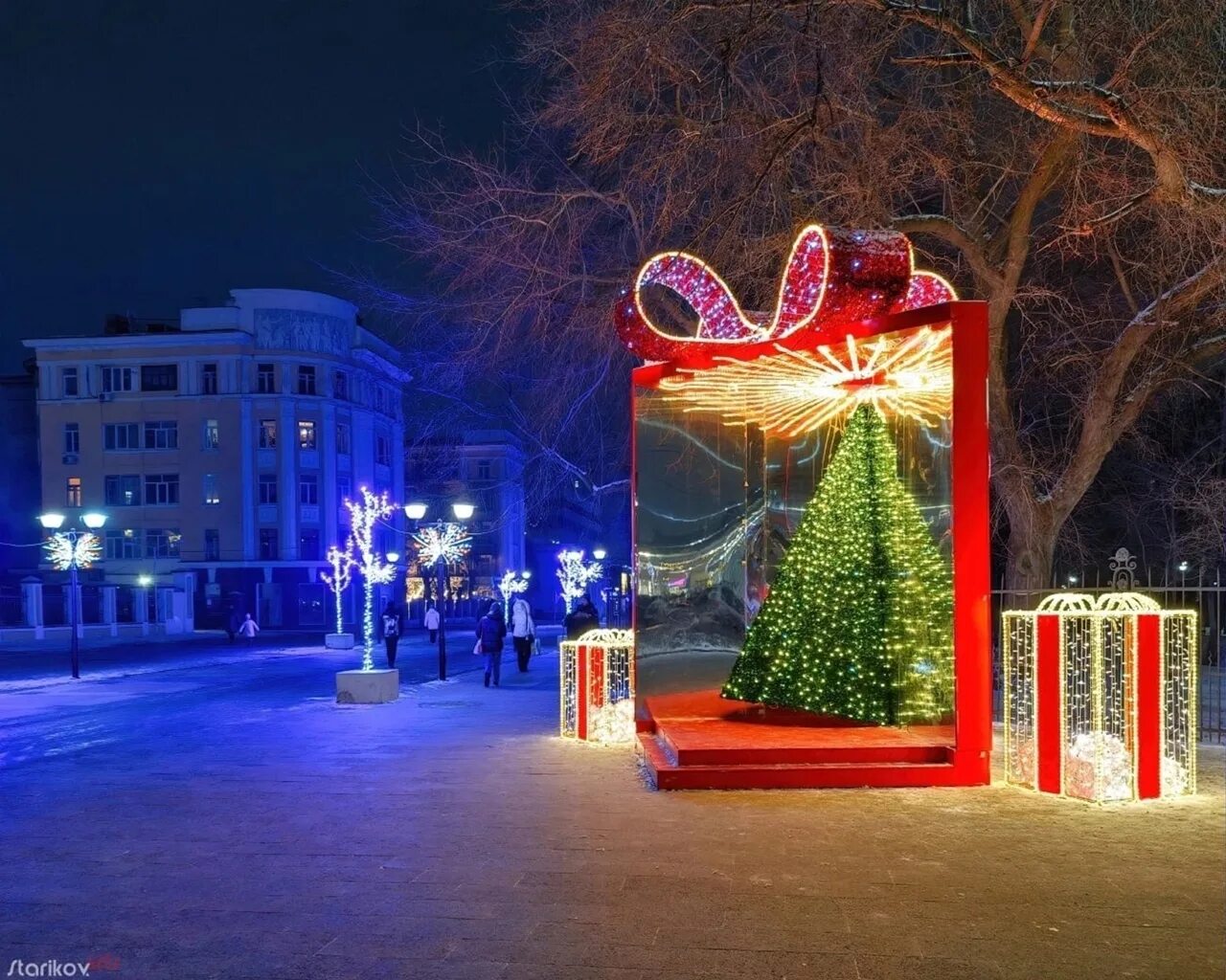 Нов саратова сегодня. Театральная площадь Саратов новый год. Новогодний Саратов 2019 фото. Саратов 2023. Новый год Саратов 2023 фото.