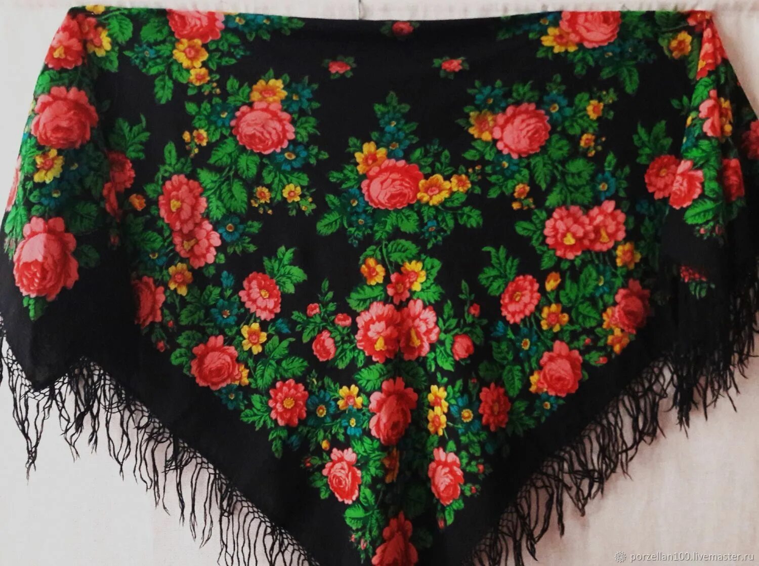 Шелковая шаль. Старинные платки и шали. Старые шали. Колокольцевские шали 19 век. Платок жемчужный берег 853-57.