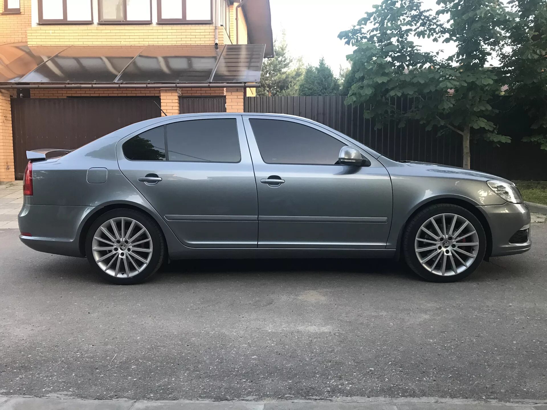 Skoda Octavia a5 RS серая. Skoda Octavia a5 на стиле. Octavia a5 RS 2008.