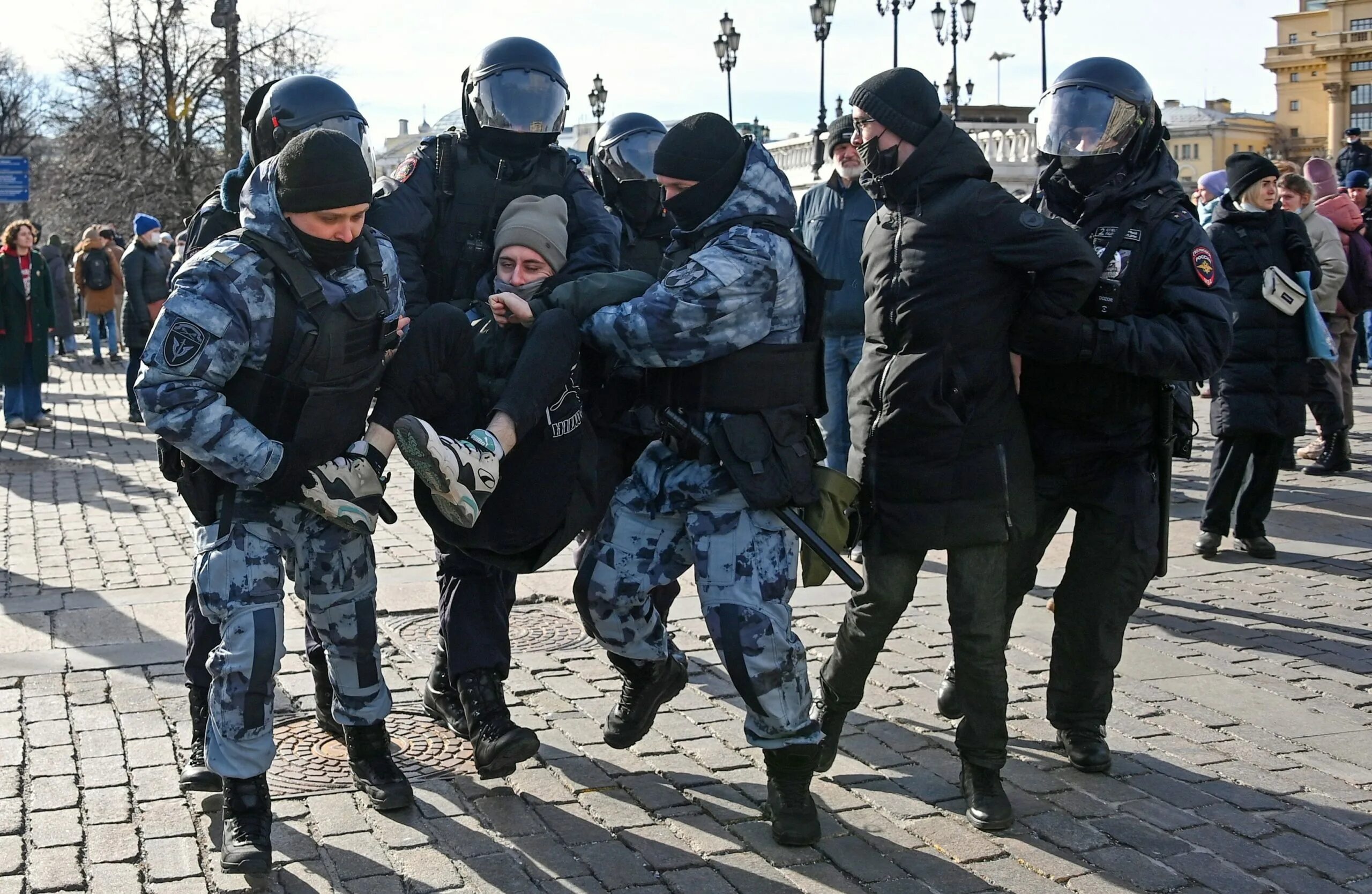 Задержания в Москве сегодня. Украинские легионеры задержаны. Росгвардия на Украине сейчас.
