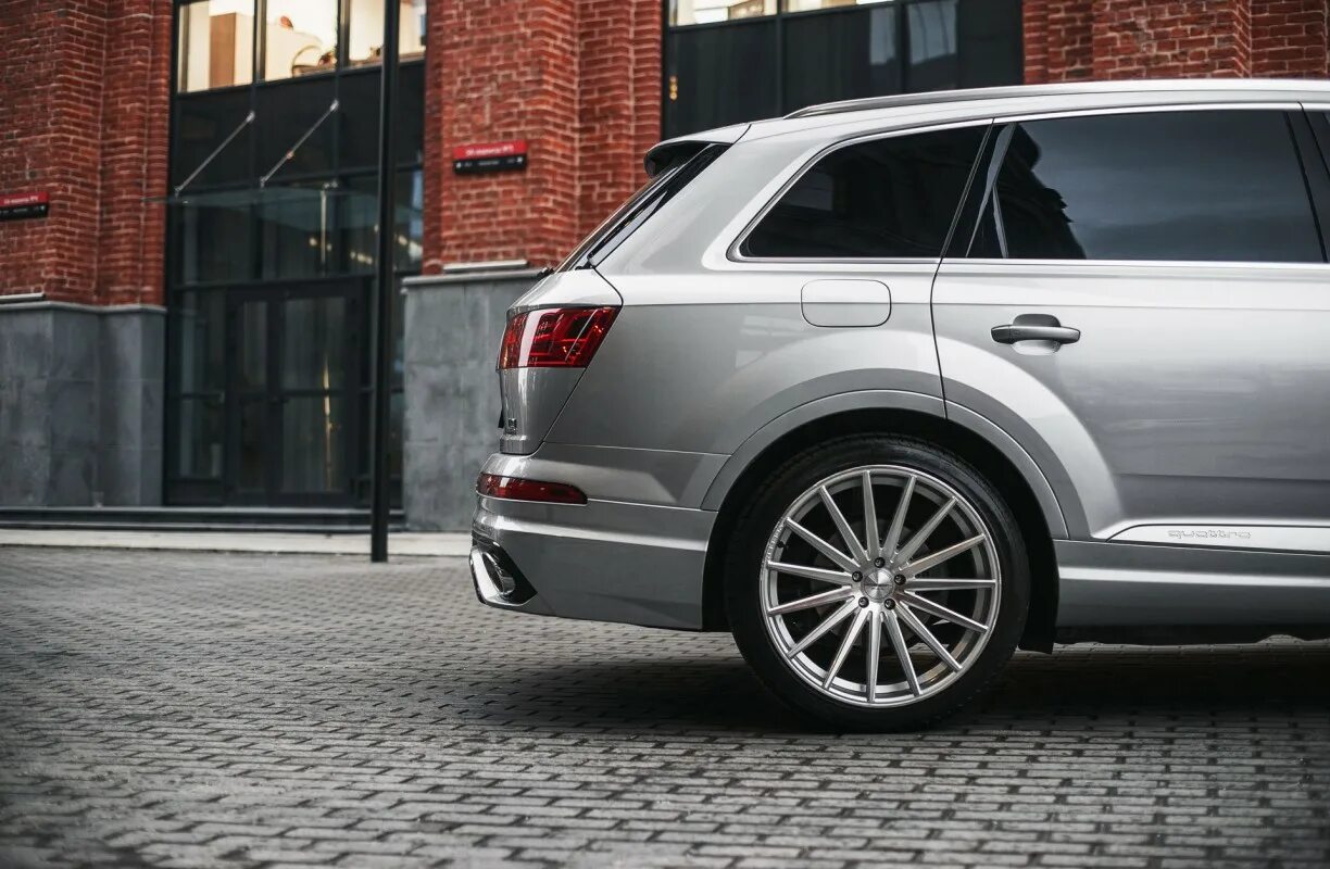 Диски q7 4m. Диски ауди q7 4m. ауди q7 4m r22. диски audi q7. audi q7 4m r22 диски.