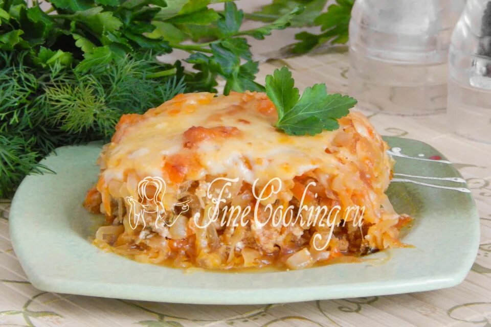 Капуста с фаршем. Капустатушегая с фаршем. Фарш обжаренный с капустой. Тушеная капуста с рисом и фаршем. Жареная капуста с фаршем.