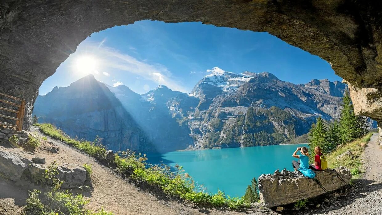 Unique view. Швейцария туризм. Туристы в Швейцарии. Природа Швейцарии. Пеший туризм в Швейцарии.