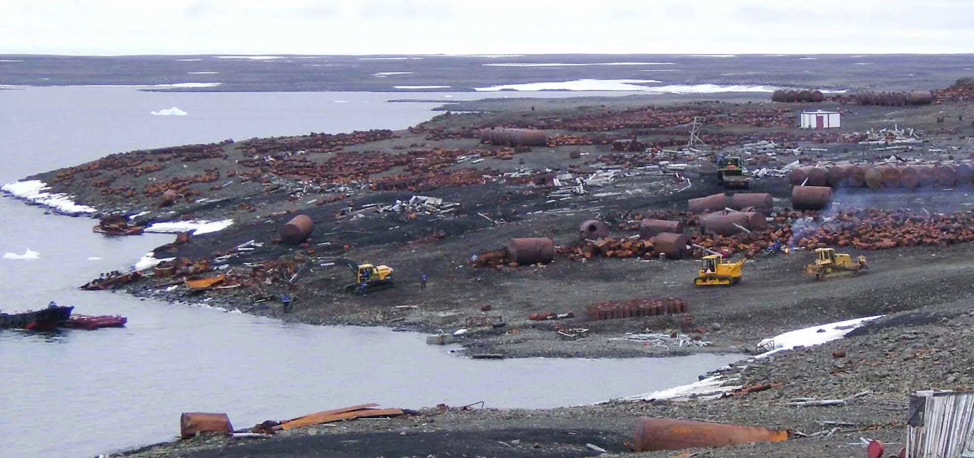 Арктические проблемы россии. Карское море радиоактивные отходы. Загрязнение Северного Ледовитого океана. Остров белый в Карском море. Карское море загрязнение.