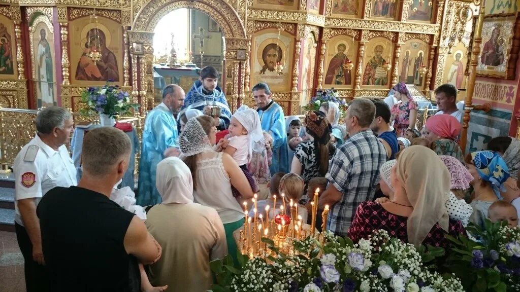 Храм лабинск. Церковь Усть-Лабинск. Храм Усть Лабинск. Священник Дионисий Хизуненко. Батюшка Дионисий Усть Лабинск.