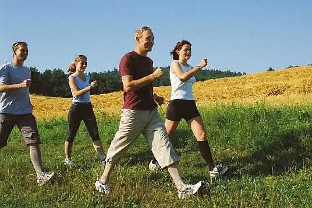 Спортивные прогулки. Ходьба. Оздоровительные прогулки. Прогулка быстрым шагом. Ходьба быстрым шагом.
