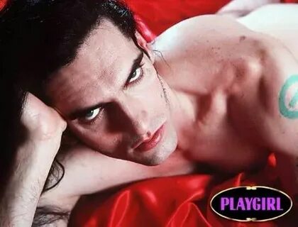 Үлкен бөксе, тар бел, жалаңаш әйелдер