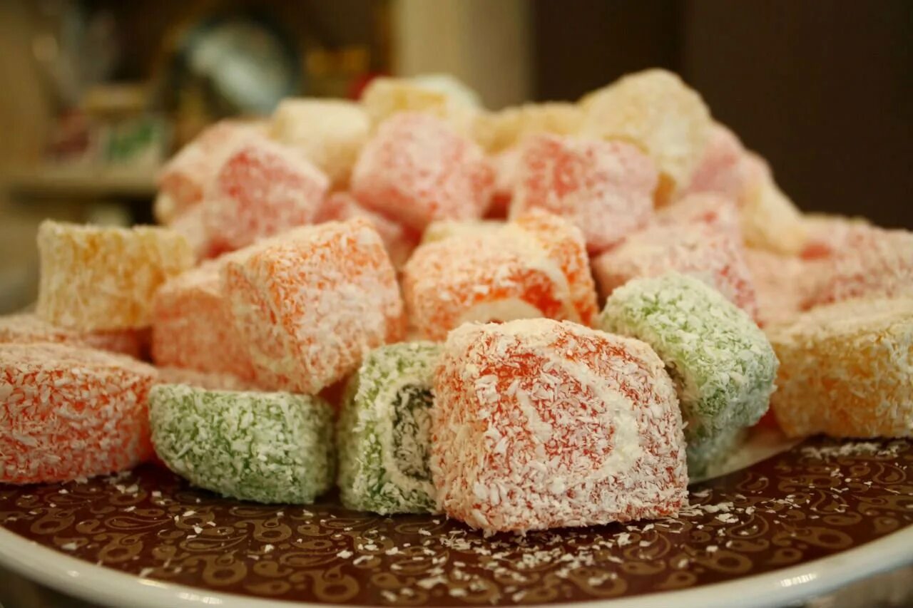 турецкий рахат лукум пахлава. рахат лукум turkish delight. лукум клубничный турецкий. сладость лукум. турецкий рахат лукум пахлава.