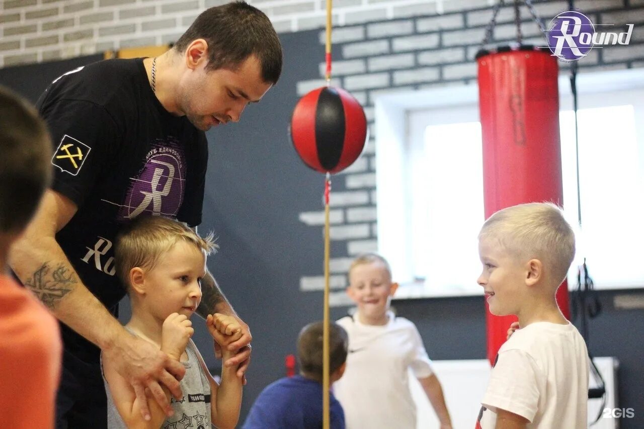 Единоборства в подольске. Бк раунд подольск. Кикбоксинг в новосибирске секции для детей. Тренера по муай тай на афонской улицы 50. Клуб единоборств раунд подольск.