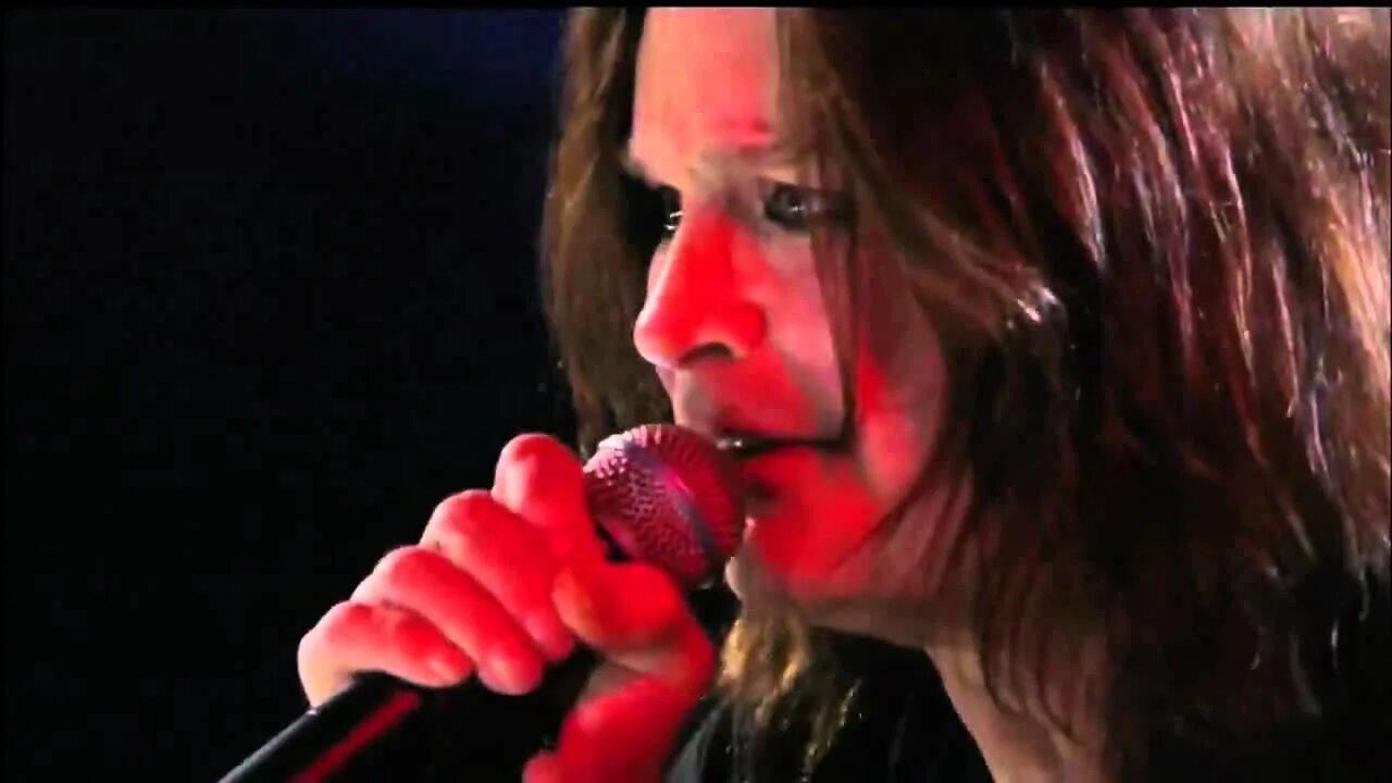 Ozzy osbourne paranoid. Оззи осборн и металлика. iron man ozzy osbourne. оззи параноид. ozzy osbourne - iron man (live).