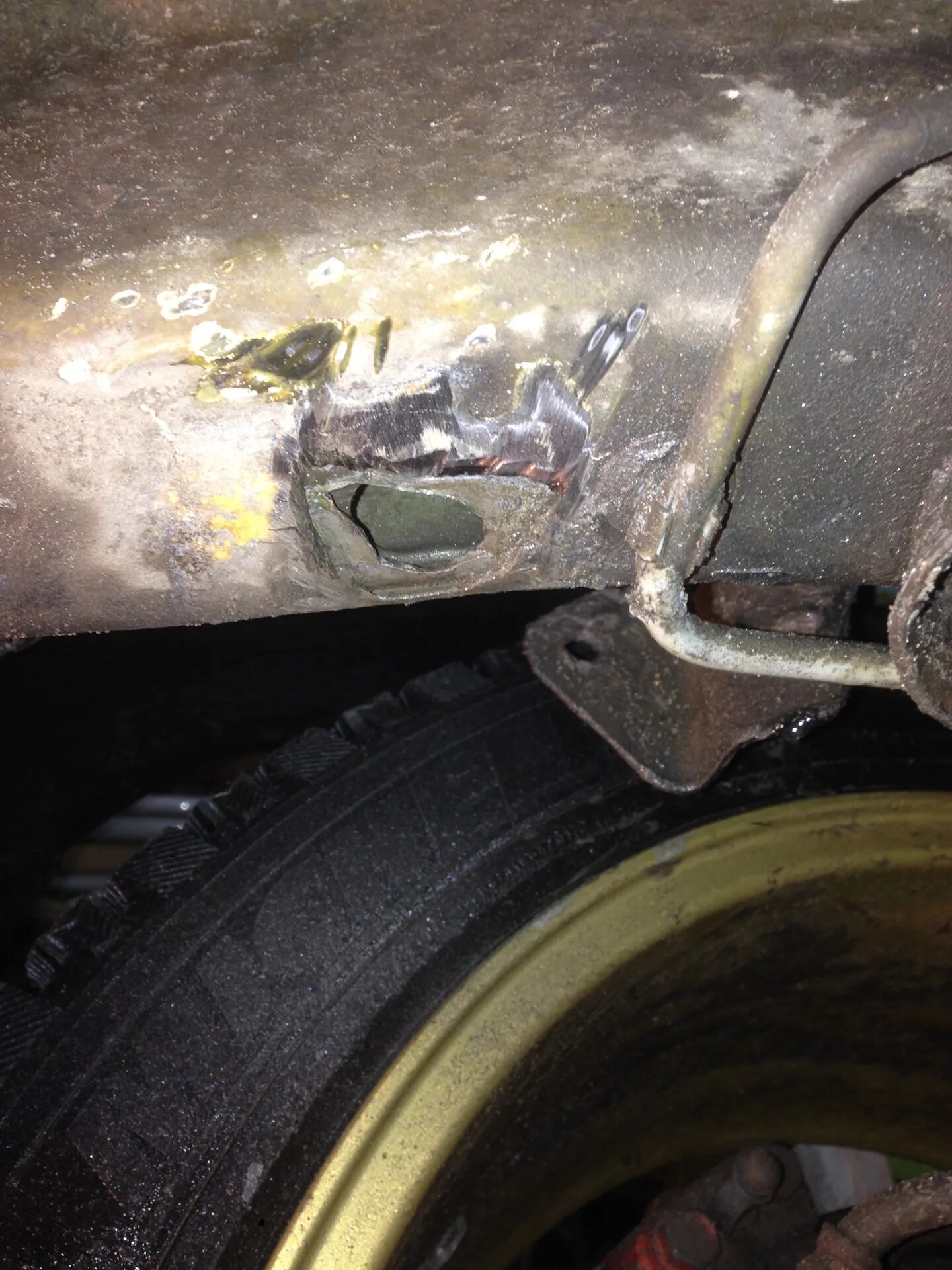 Лонжерон заднего моста ваз-2115. Крепление передней балки на ваз 2101. Вырвало крепление. Вырвало крепление. Балка 2115.