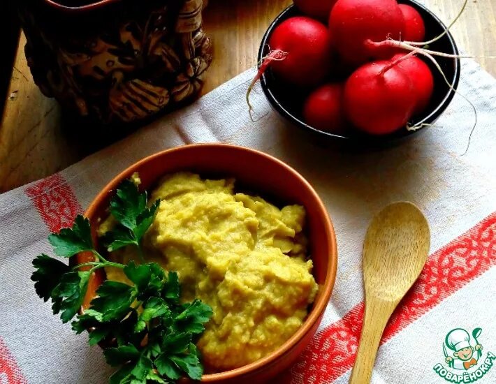 Тыквенный суп подача в ресторане. Тыквенный суп-пюре. Тыква баттернат суп. Пюре из жареной картошки. Сырный суп пюре с курицей и плавленным сыром.