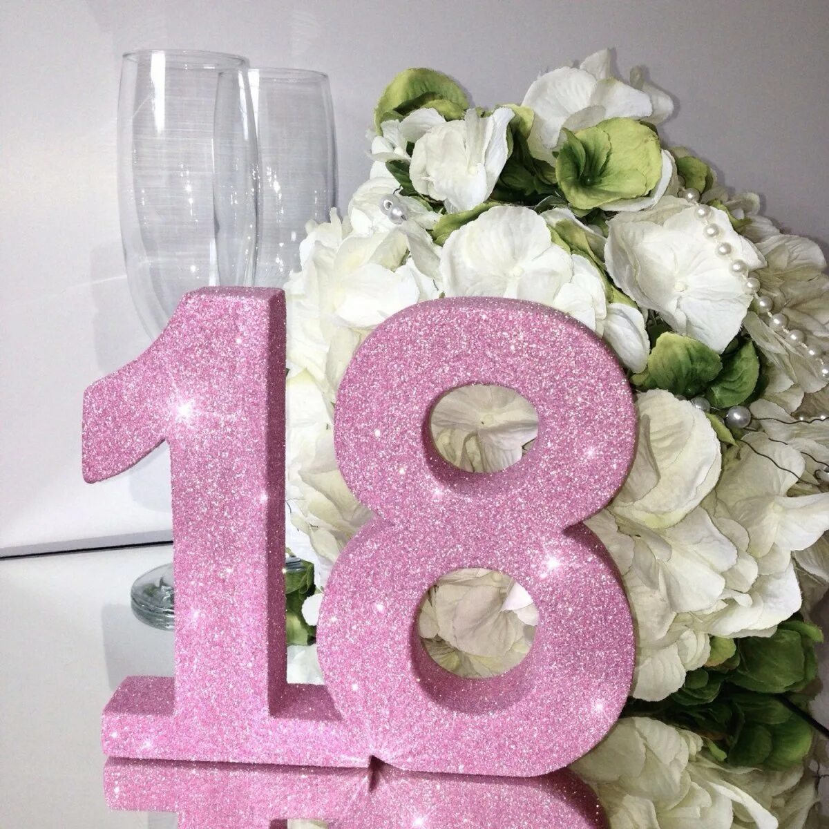 Цифра 18 красивая. Все большое 18. Цифра 10 розовая. Все большое 18. Все большое 18.