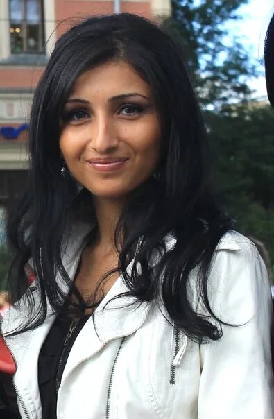 Не щадя жизни книга. Yukoku roberu. Робэру юкоку. Шадя. Шадя.