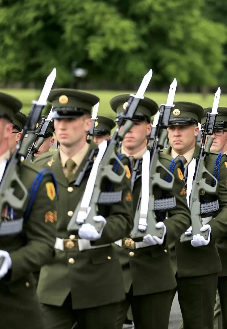 Арми ирландии униформа. Сухопутные войска ирландии. Войска ирландии. Армия ирландии. Ирландская военная форма.