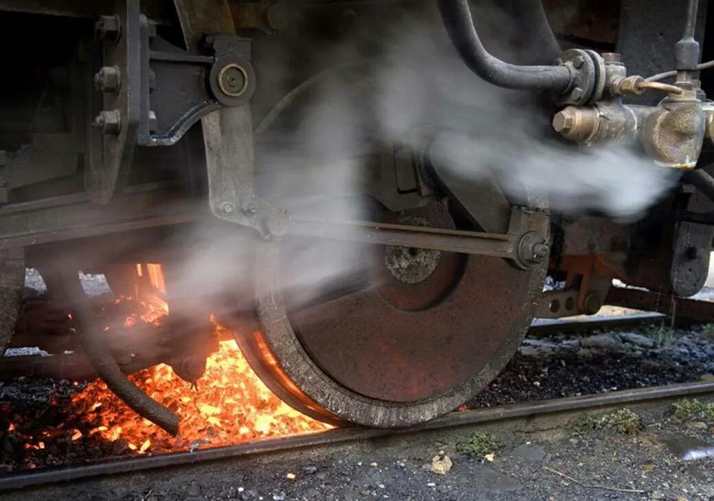 Полное служебное торможение поезда это. Порядок проследования запрещающего сигнала. Торможение поезда. Экстренное торможение электрички. Экстренное торможение поезда.