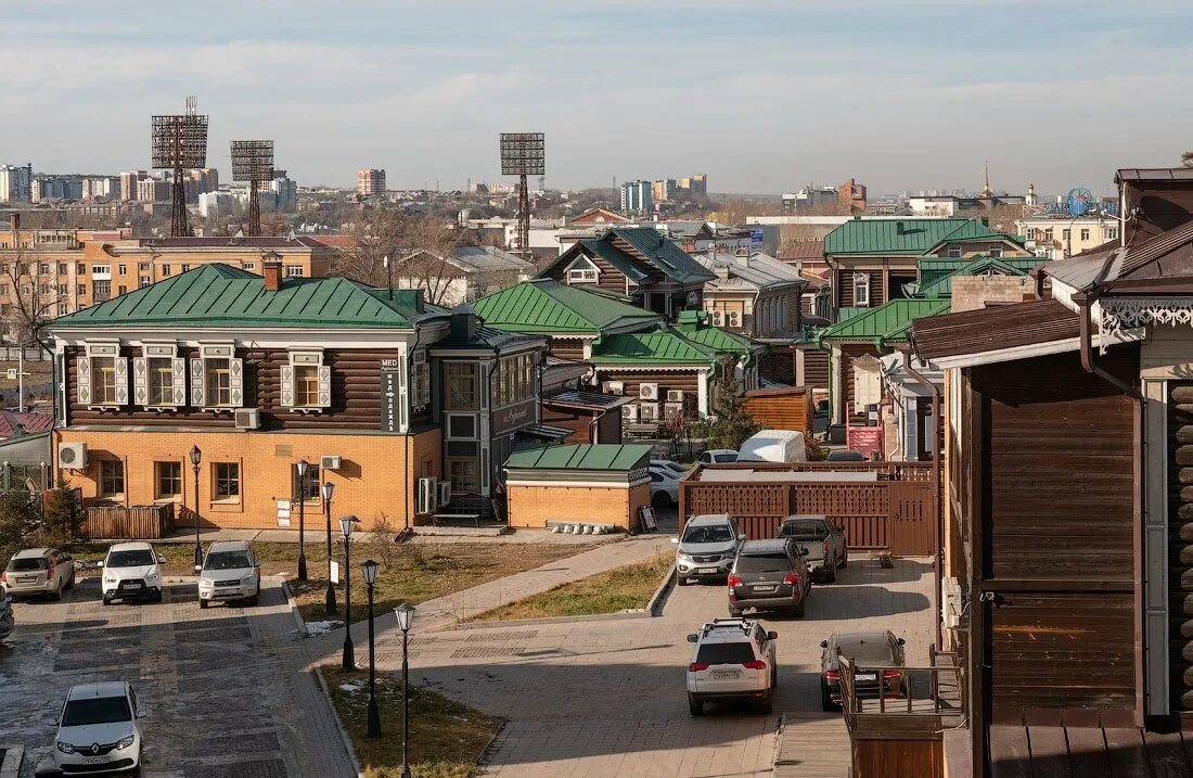 Понедельник в городе иркутске. Иркутск исторический центр. Иркутск старинный Сибирский город. Иркутск центр города. Иркутск старый квартал.