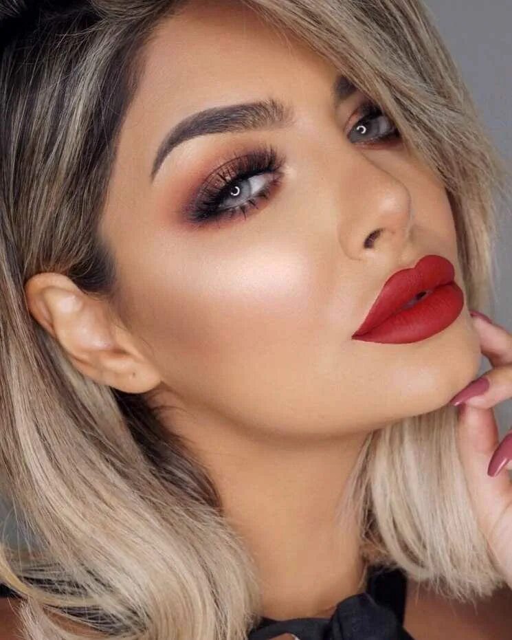 макияж смоки айс дневной. макияж тенями. макияж процесс. девушка красится. красите макияжи.