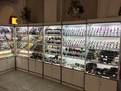 В магазине канцтоваров продается 165