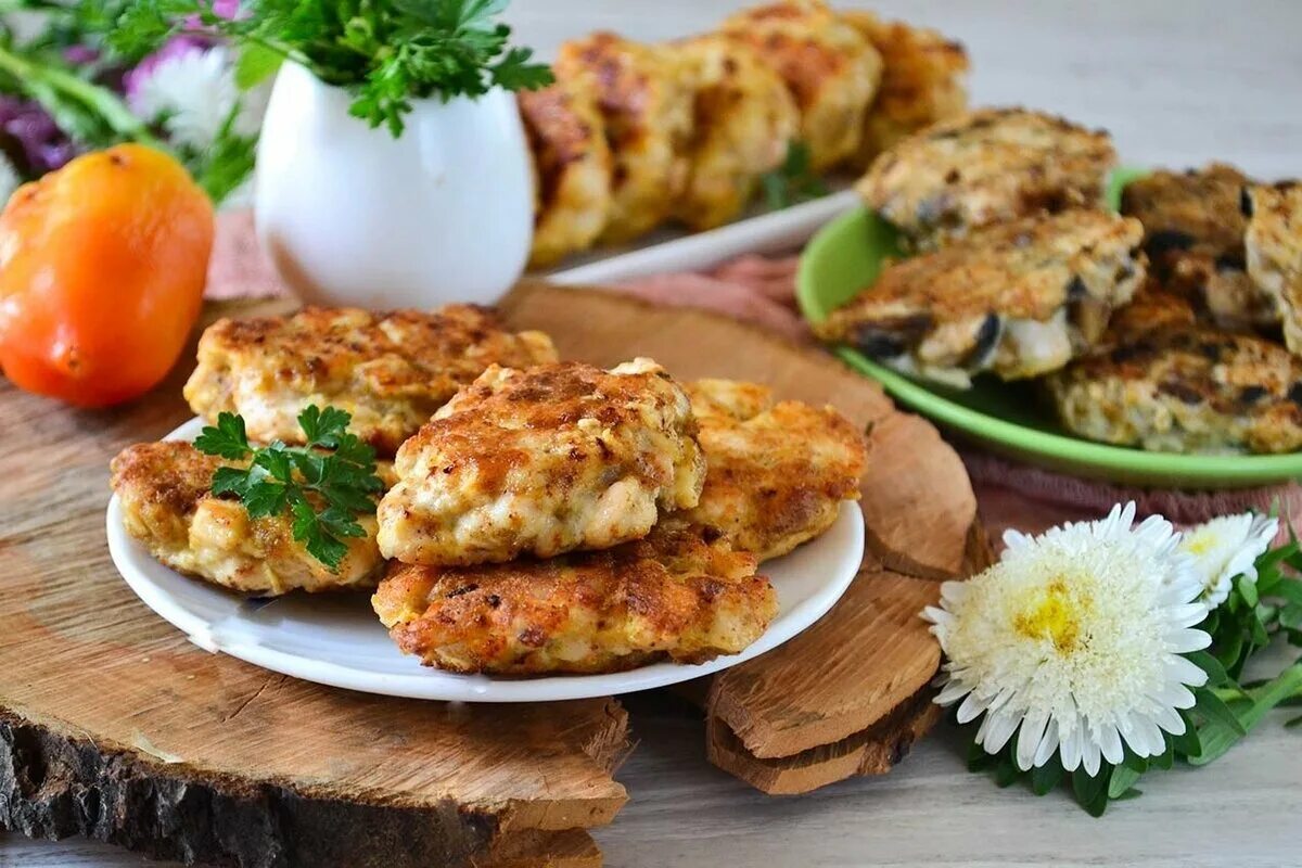 Как делать рубленные куриные. Котлета лакомка из куриного филе. рубленные котлеты. рубленые куриные котлетки с сыром. рубленные куриные котлеты.