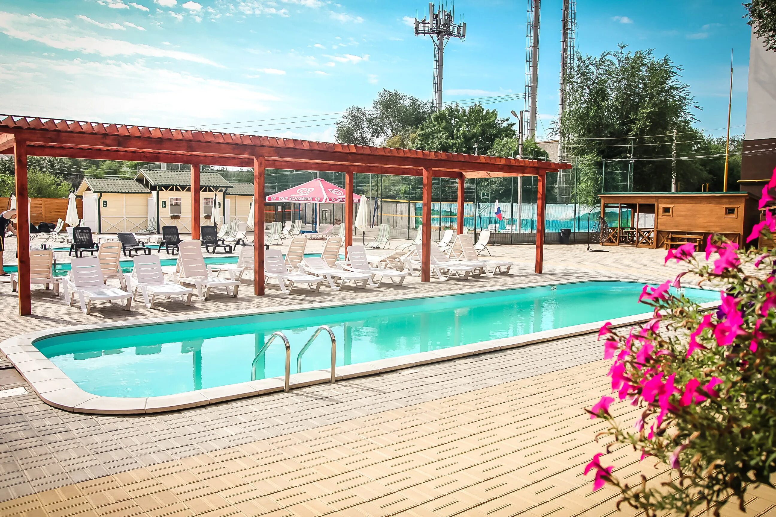Бассейн астрахань снять. Бассейн оазис астрахань. Оазис моздок бассейн. Турбазы астраханской области с бассейном. Гостиница астраханская бассейн.